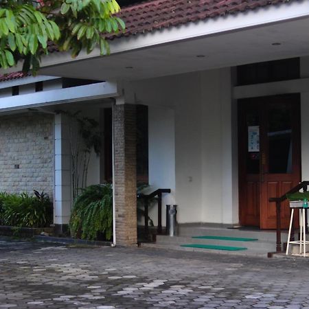 Hotel Graha Kinasih Kotabaru Джокьякарта Экстерьер фото