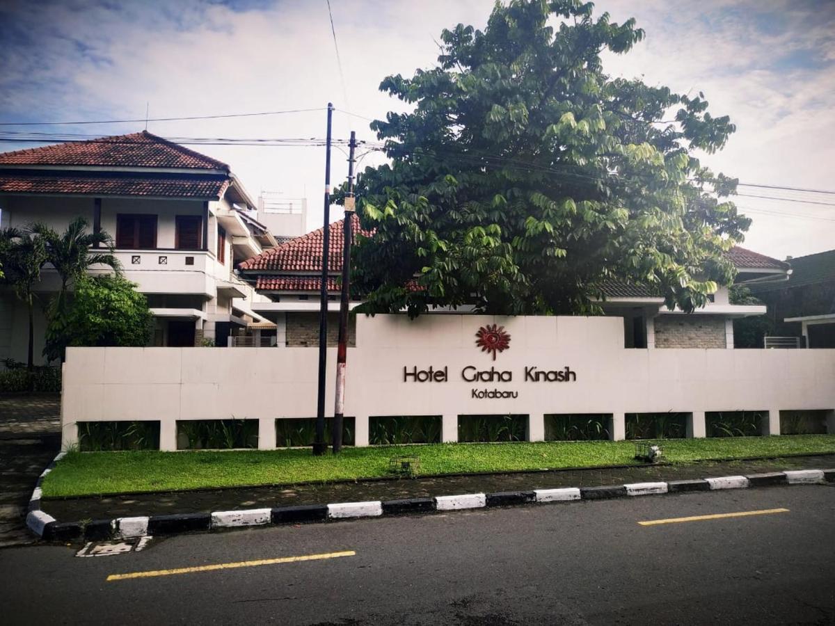 Hotel Graha Kinasih Kotabaru Джокьякарта Экстерьер фото