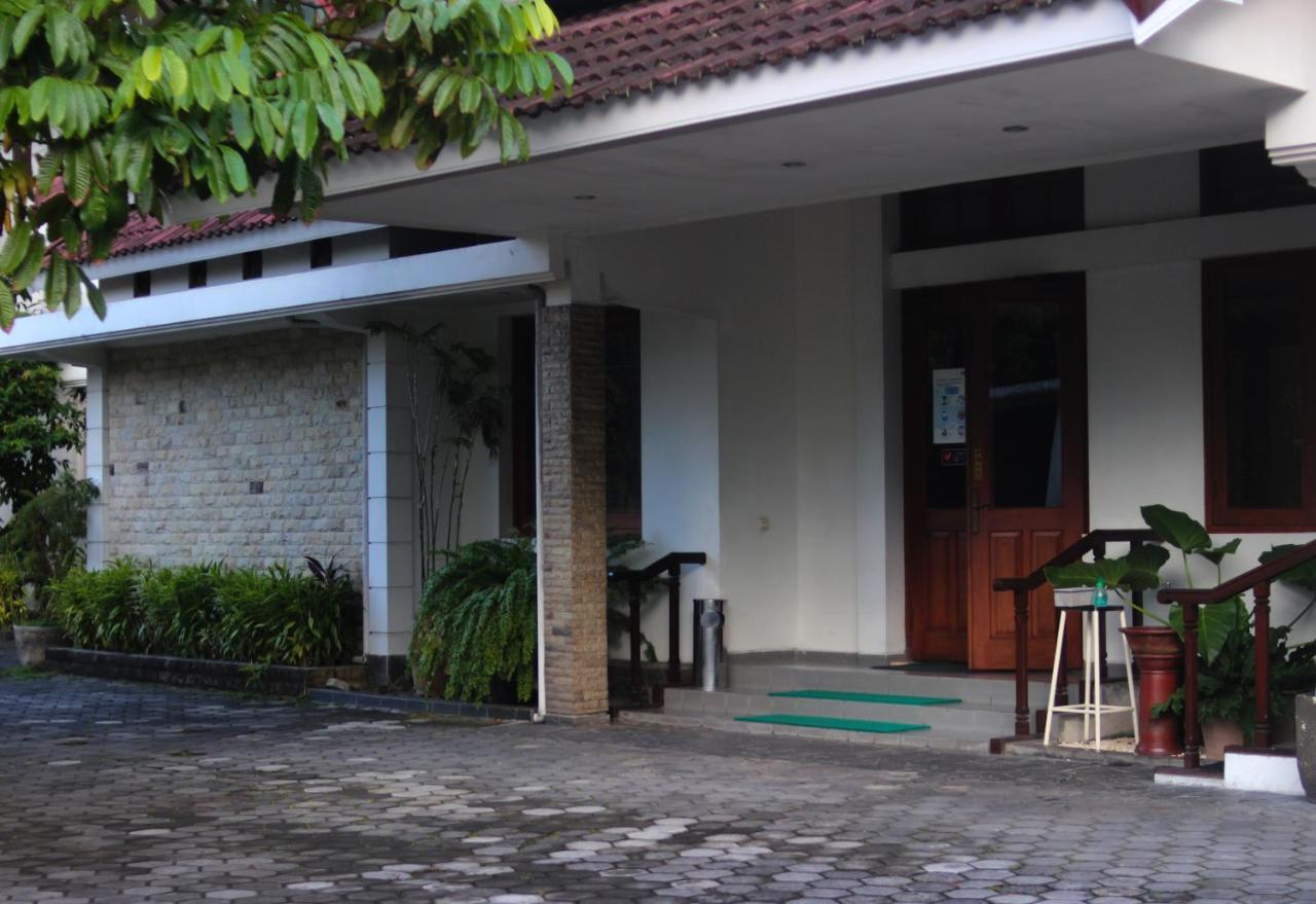 Hotel Graha Kinasih Kotabaru Джокьякарта Экстерьер фото