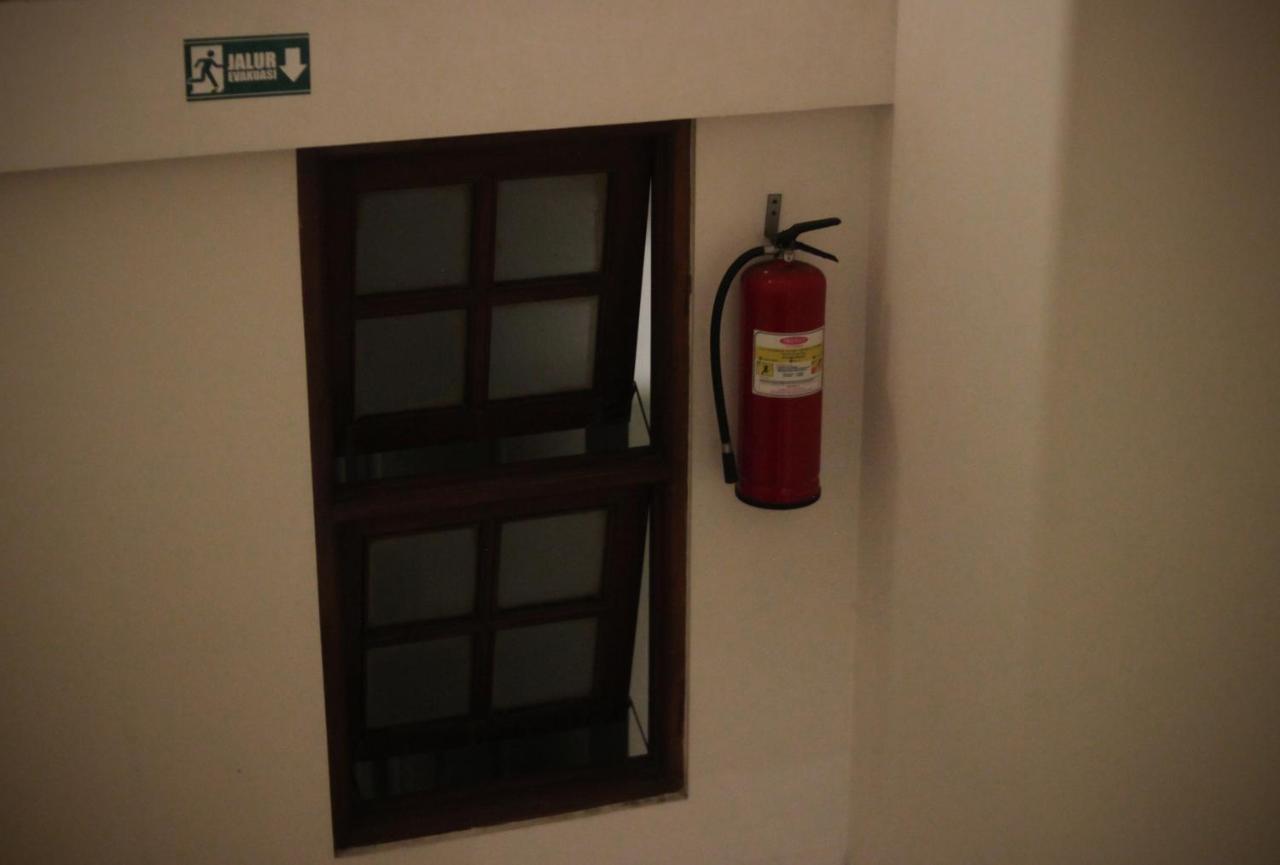 Hotel Graha Kinasih Kotabaru Джокьякарта Экстерьер фото