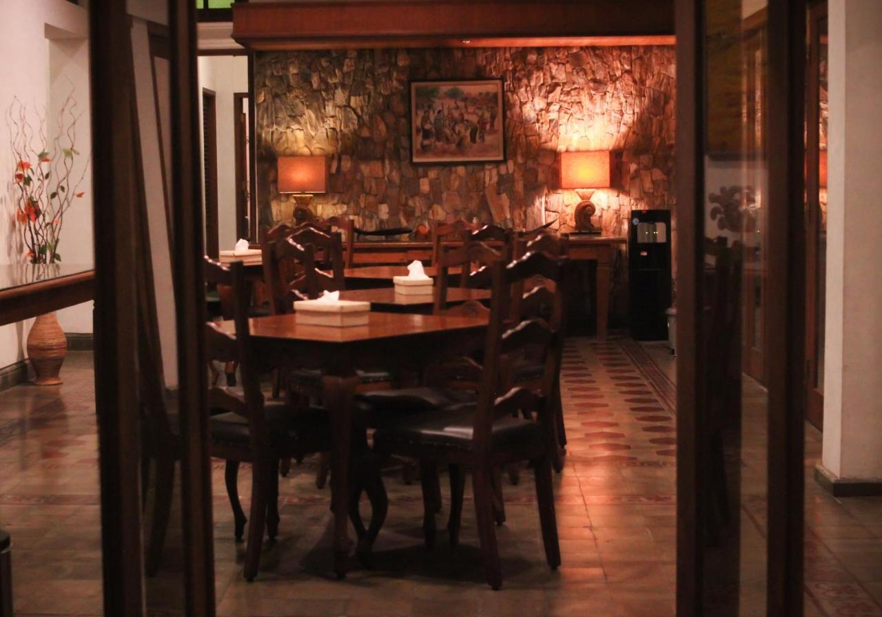Hotel Graha Kinasih Kotabaru Джокьякарта Экстерьер фото