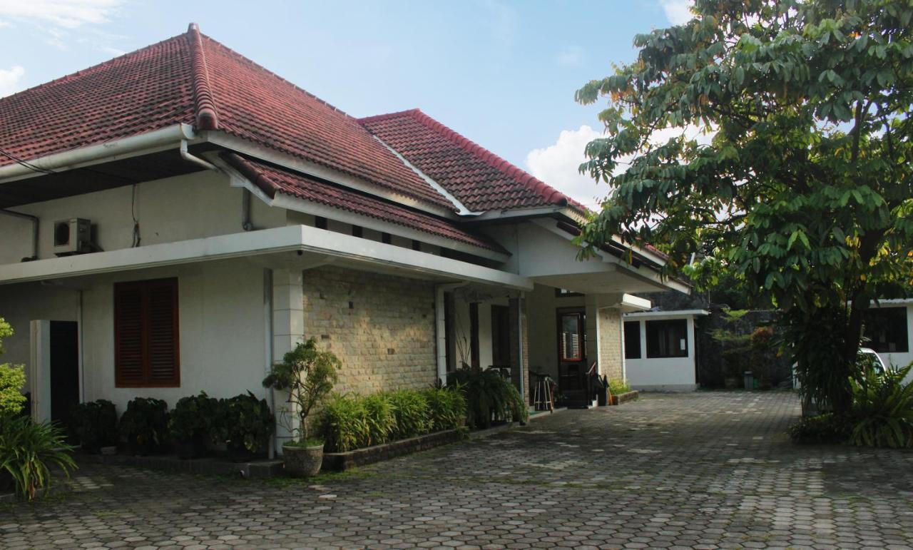 Hotel Graha Kinasih Kotabaru Джокьякарта Экстерьер фото