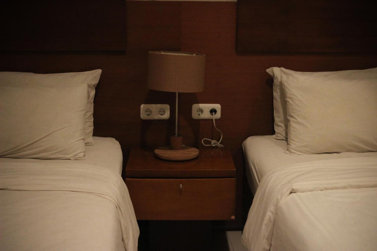 Hotel Graha Kinasih Kotabaru Джокьякарта Экстерьер фото
