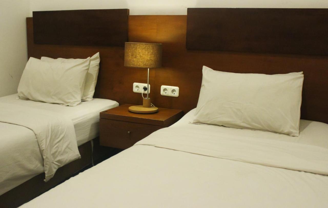 Hotel Graha Kinasih Kotabaru Джокьякарта Экстерьер фото