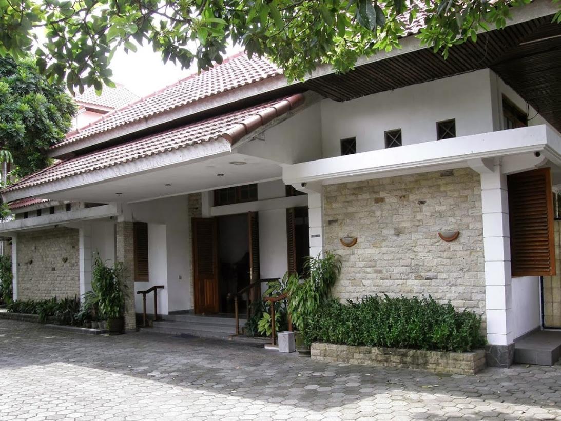 Hotel Graha Kinasih Kotabaru Джокьякарта Экстерьер фото