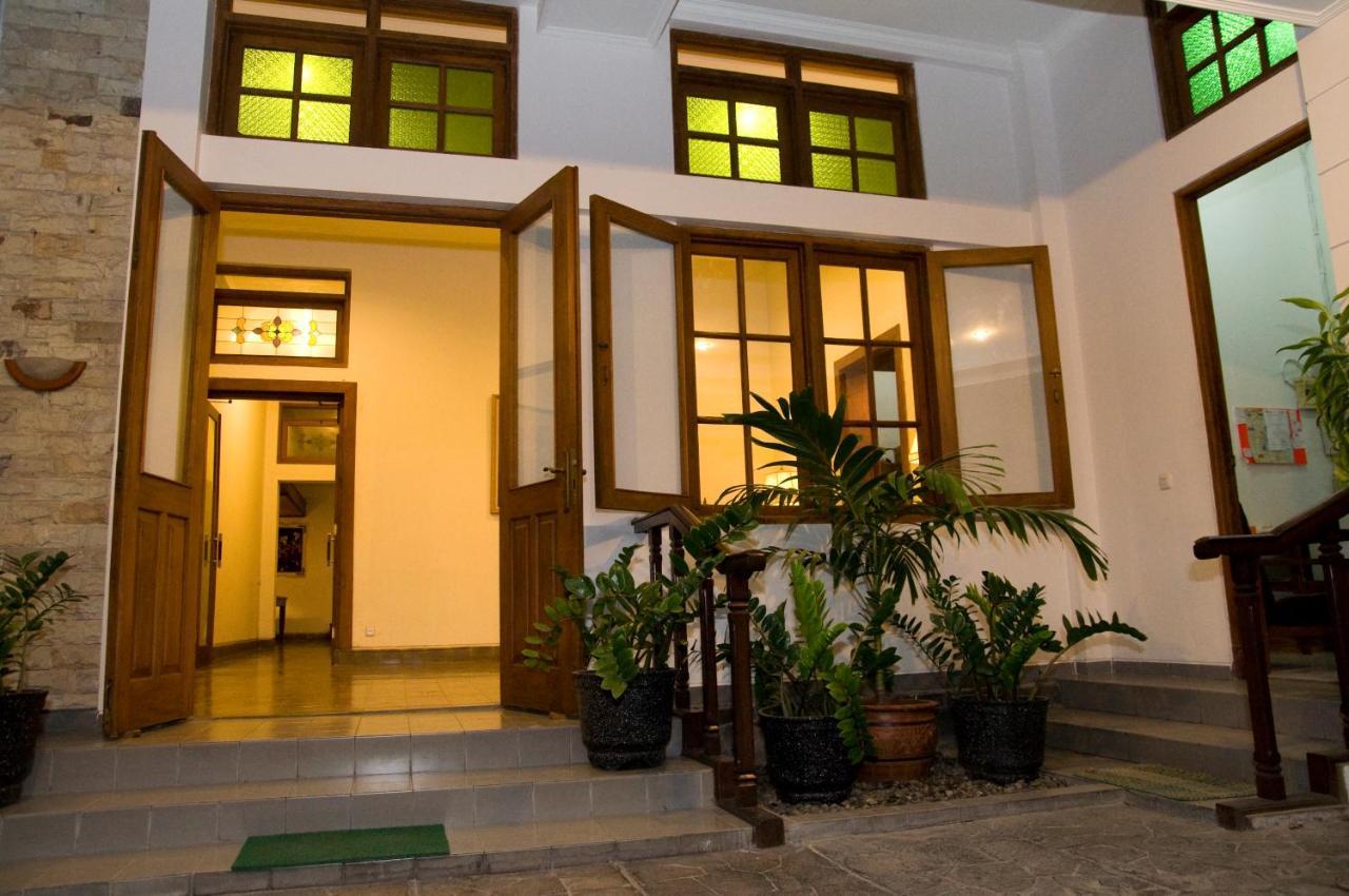 Hotel Graha Kinasih Kotabaru Джокьякарта Экстерьер фото