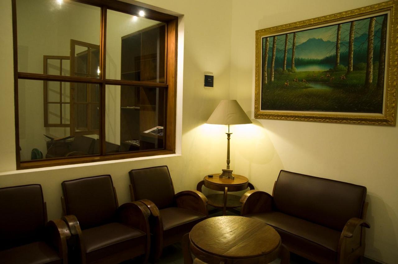 Hotel Graha Kinasih Kotabaru Джокьякарта Экстерьер фото